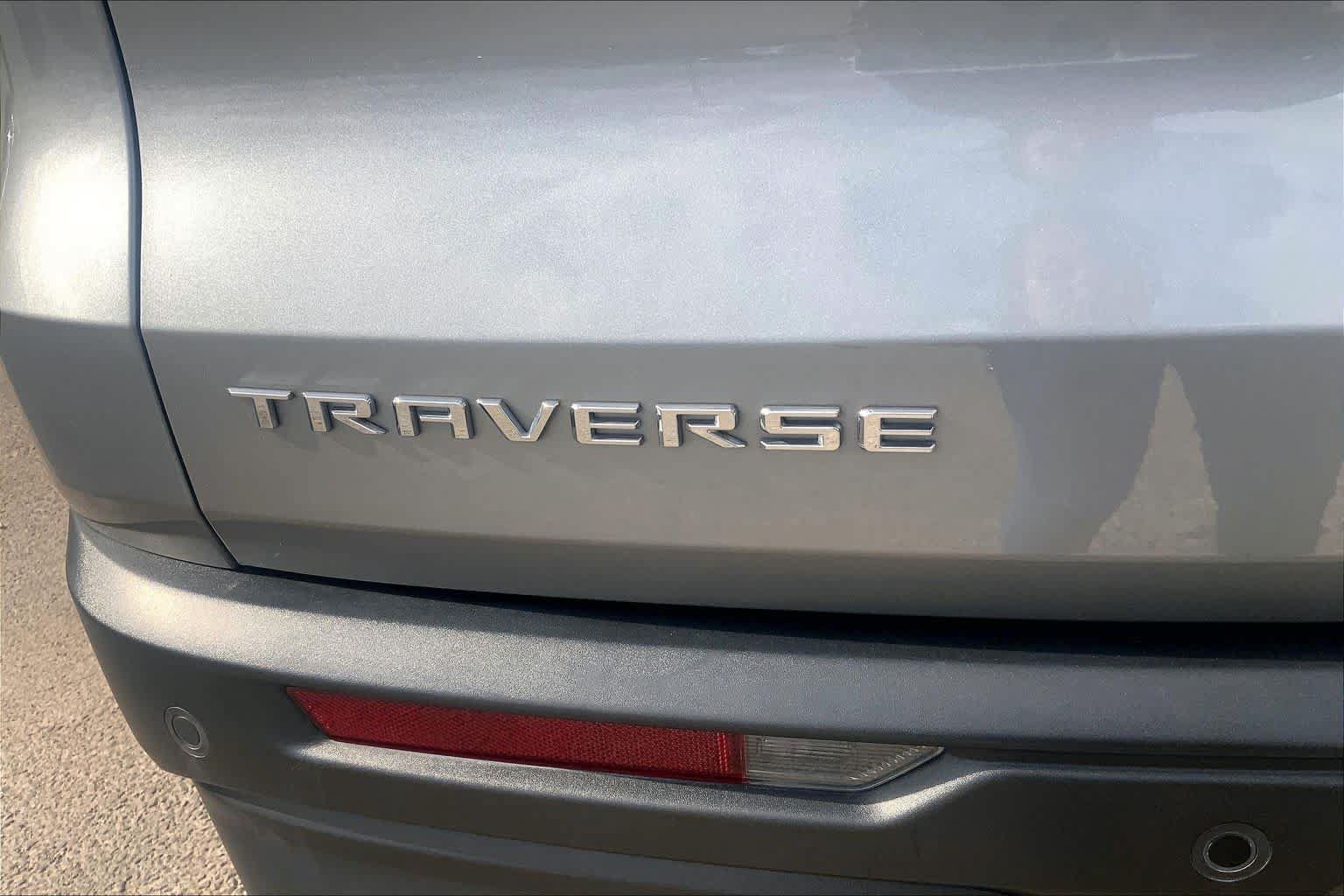 Used 2024 Chevrolet Traverse LS FWD image 10