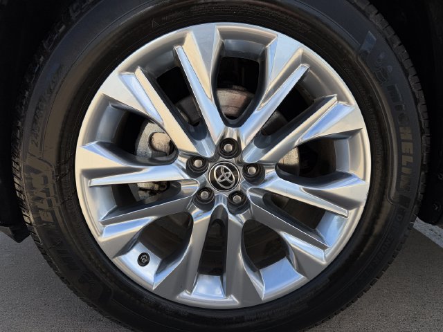 Used 2020 Toyota Highlander Limited FWD image 9