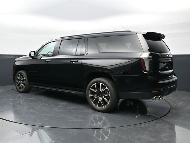 Used 2025 Chevrolet Suburban RST w/ Comfort Package AWD/4WD image 7