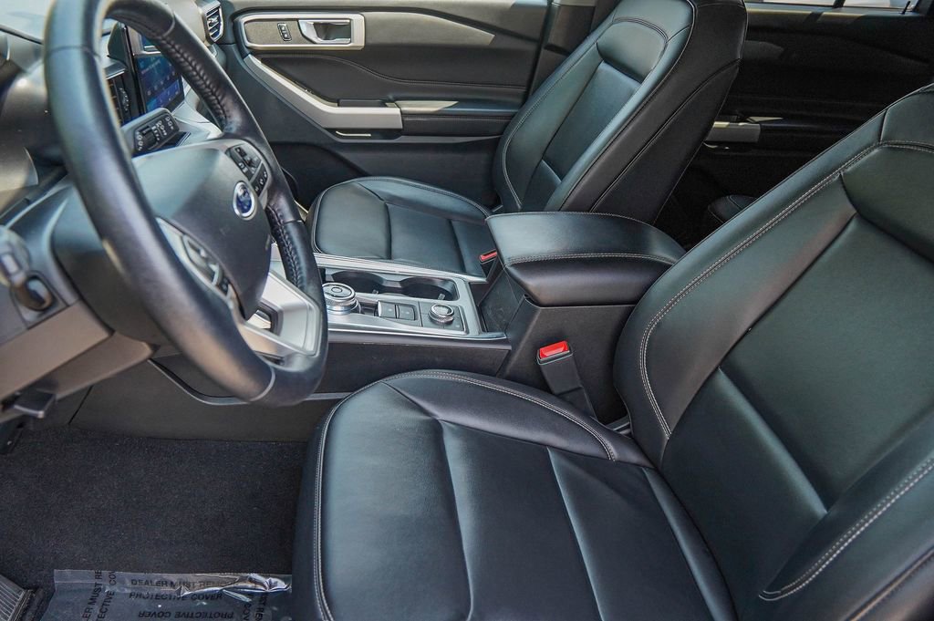 Used 2023 Ford Explorer XLT w/ Equipment Group 202A image 14