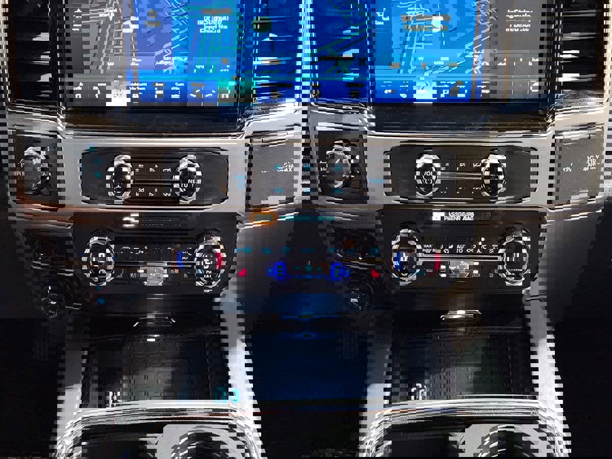 Used 2022 Ford F250 Platinum w/ FX4 Off-Road Package image 39