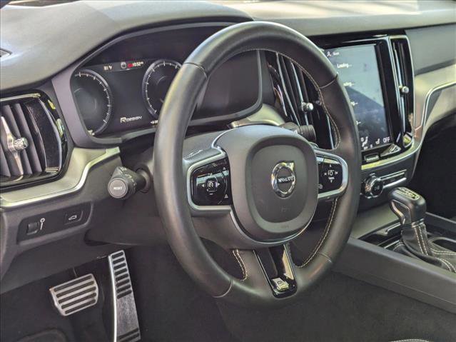 Used 2019 Volvo S60 T5 R-Design image 3