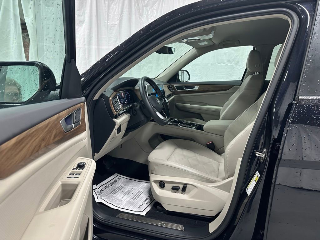 Used 2025 Volkswagen Atlas SE AWD/4WD image 10