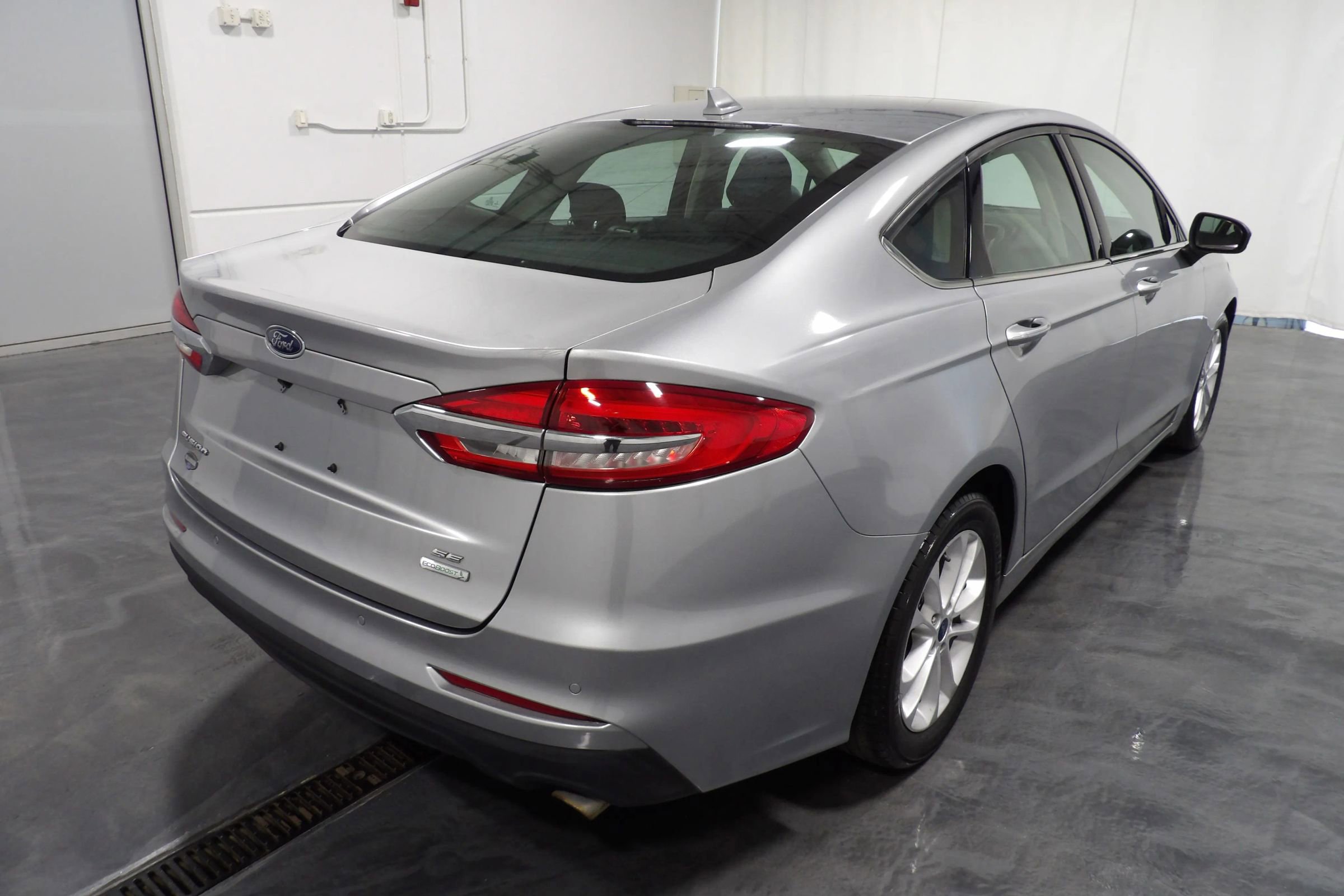 Used 2020 Ford Fusion SE image 4