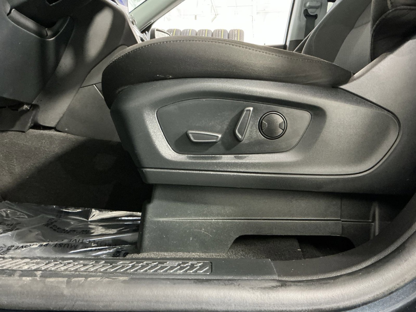 Used 2023 Ford Explorer XLT image 15