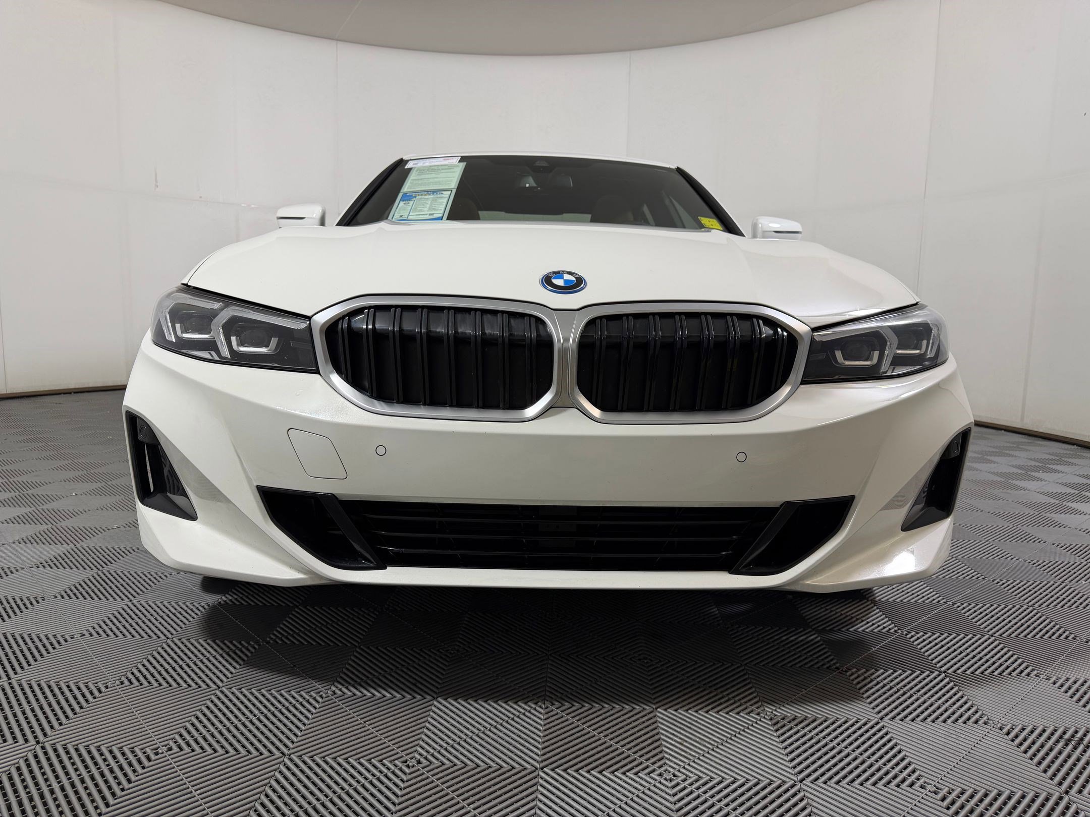 Used 2023 BMW 330e w/ Driving Assistance Package RWD image 5