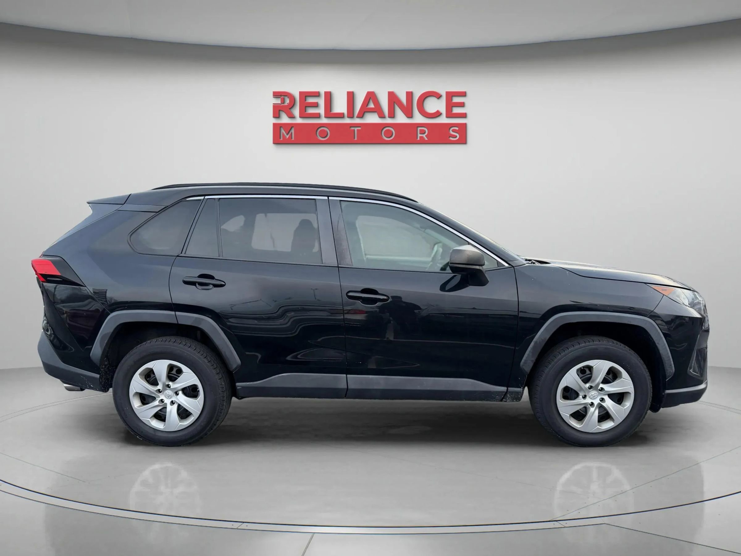 Used 2019 Toyota RAV4 LE image 8
