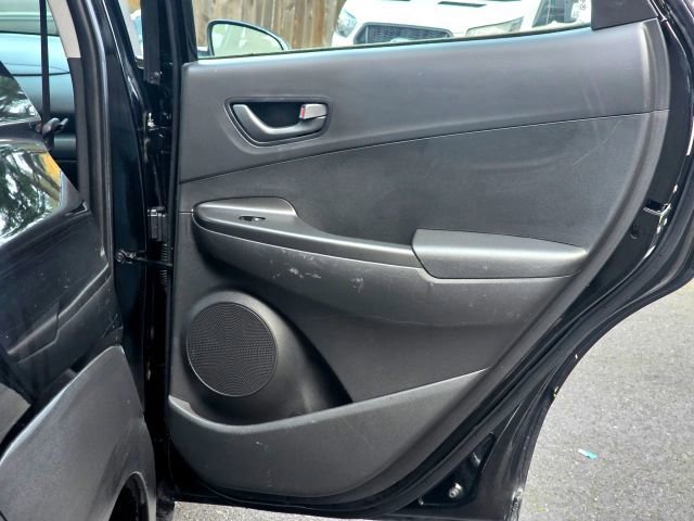 Used 2021 Hyundai Kona SE image 29