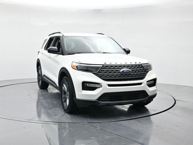 Used 2023 Ford Explorer XLT w/ Equipment Group 202A image 4