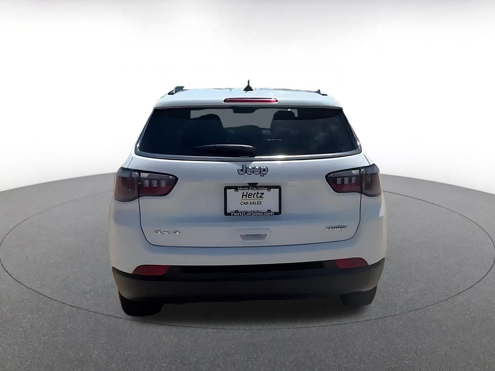 Used 2025 Jeep Compass Latitude image 12