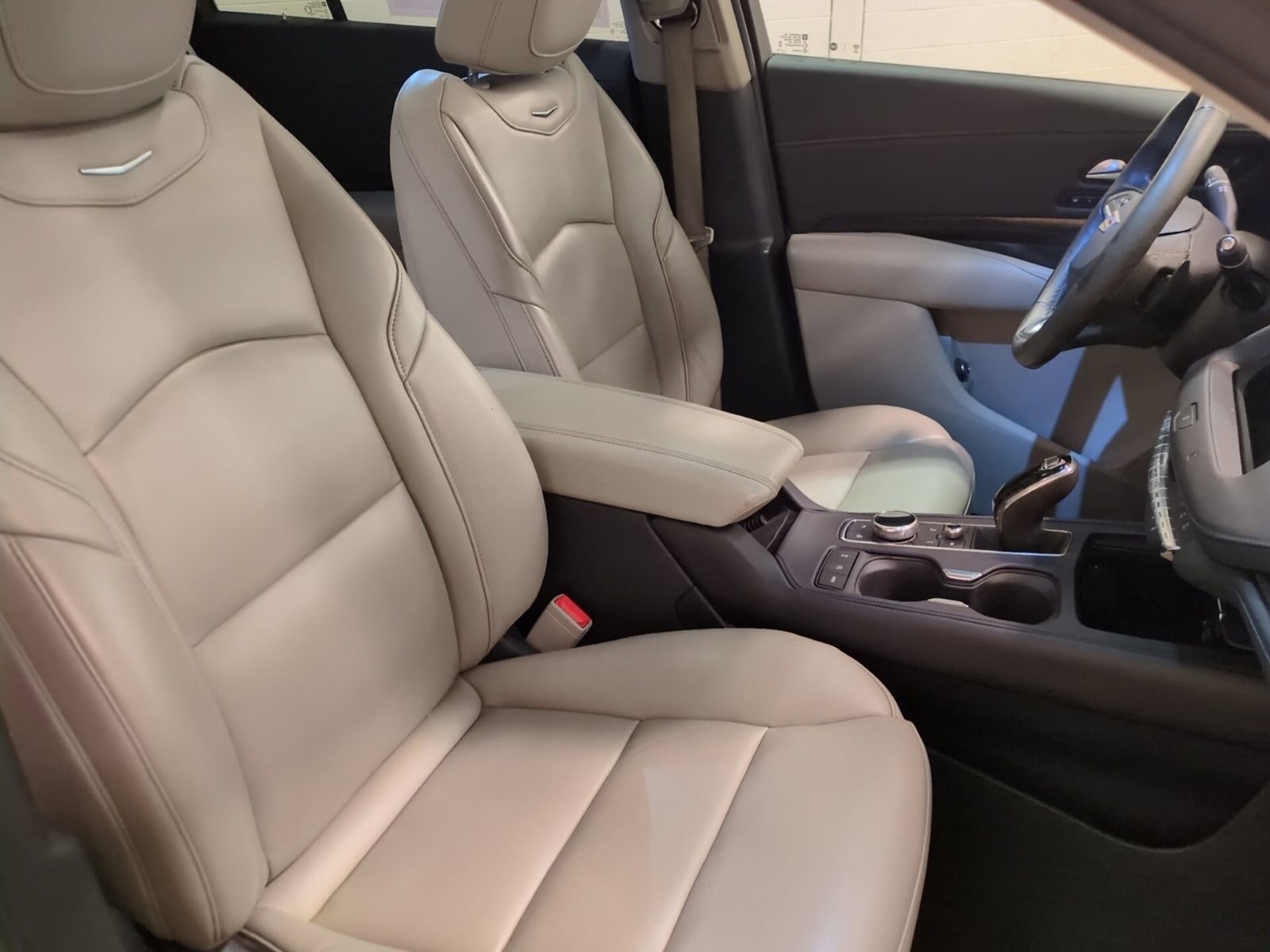 Used 2020 Cadillac XT4 Premium Luxury w/ Cold Weather Package image 12