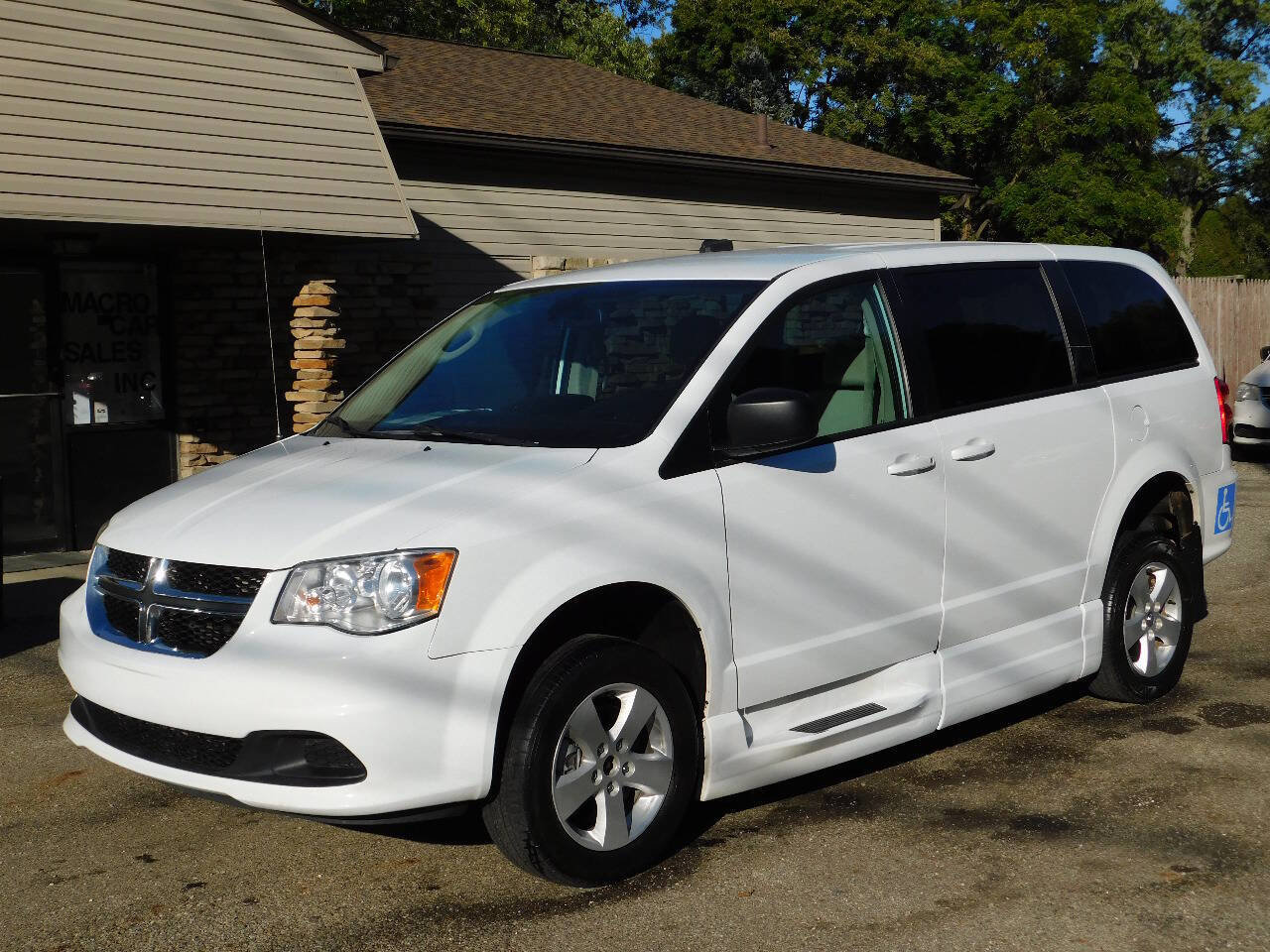 Used 2018 Dodge Grand Caravan SE image 11