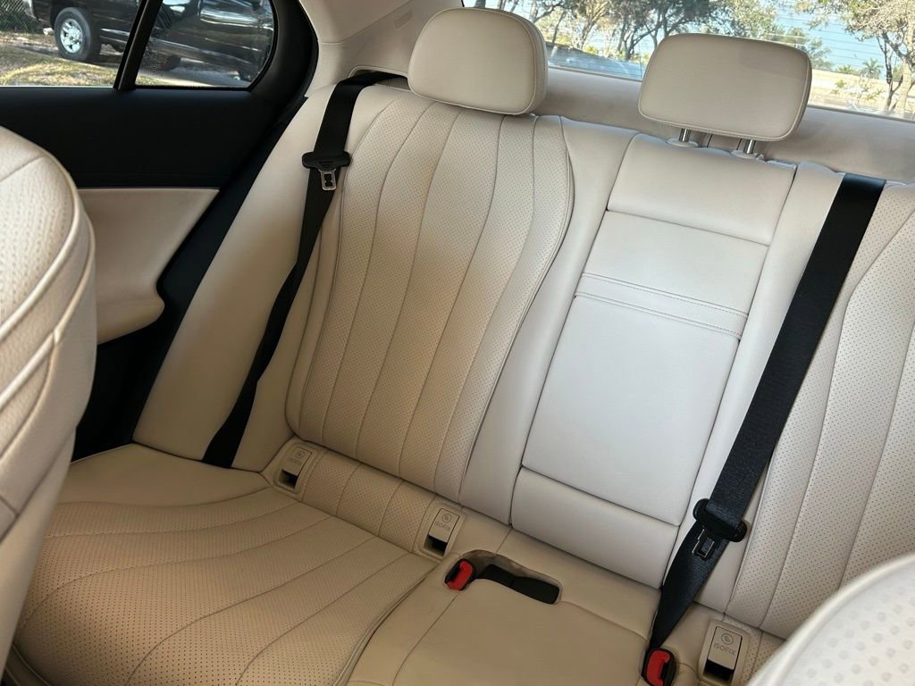 Used 2025 Mercedes-Benz E 350 4MATIC Sedan image 11