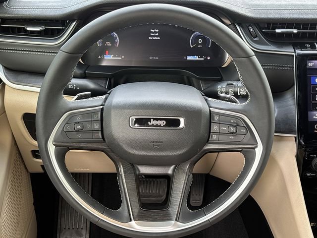 Used 2025 Jeep Grand Cherokee Limited RWD image 13