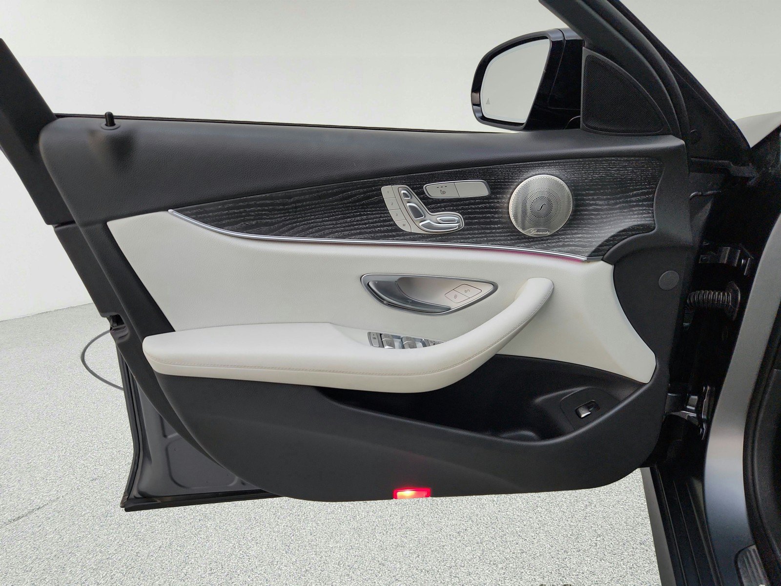 Used 2022 Mercedes-Benz E 350 Sedan image 27