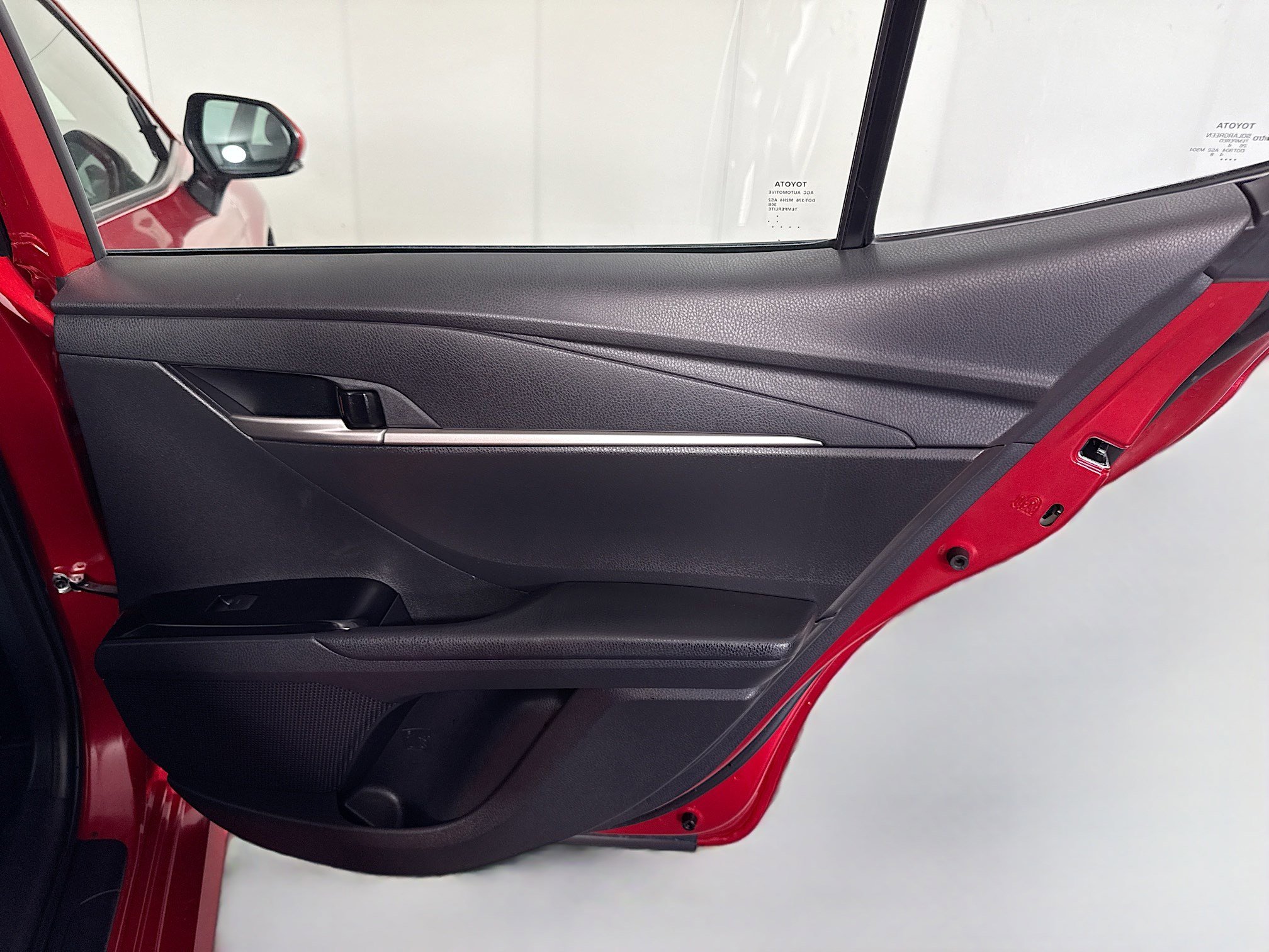 Used 2025 Toyota Camry LE image 28