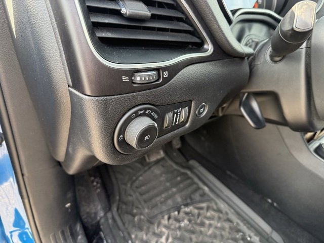 Used 2021 Jeep Cherokee Trailhawk w/ Sun, Sound & Nav Group image 14