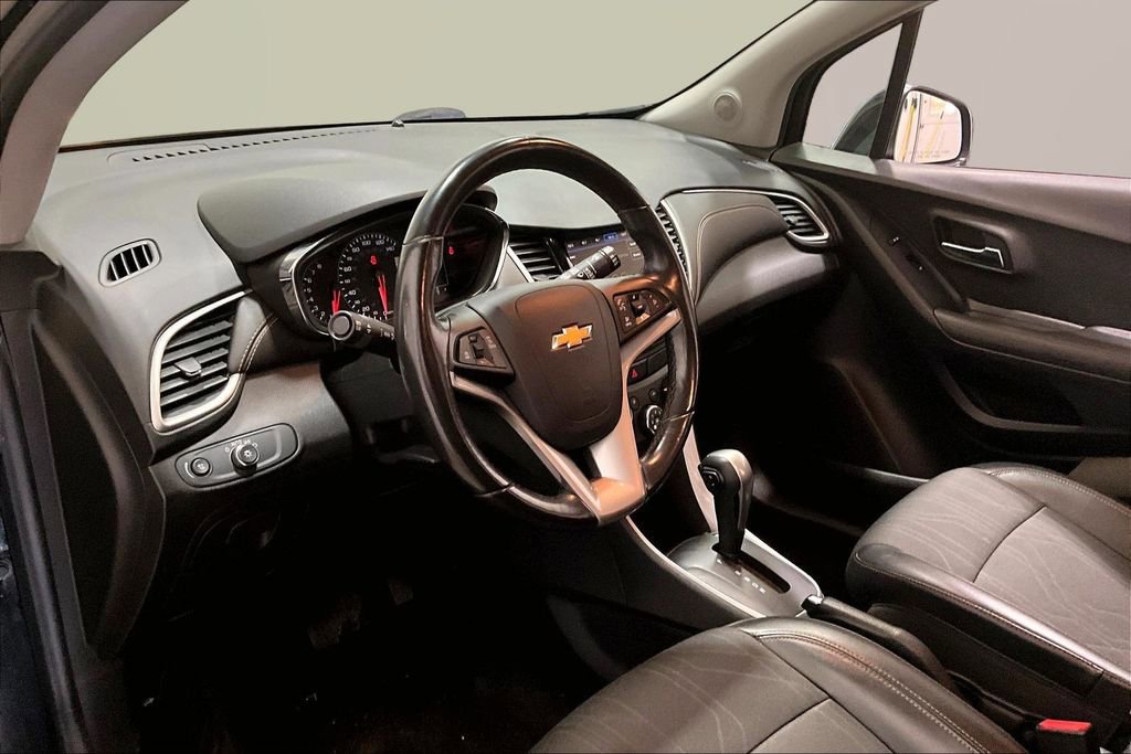Used 2019 Chevrolet Trax LT w/ LT Convenience Package image 16