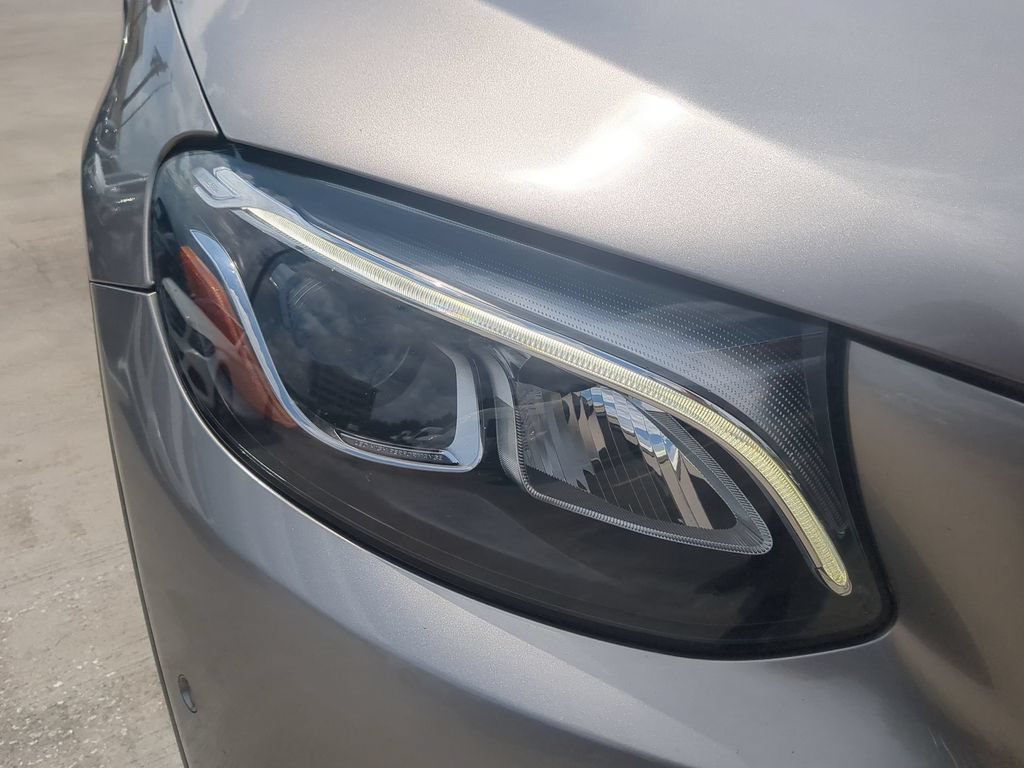 Used 2019 Mercedes-Benz GLC 350e 4MATIC image 21