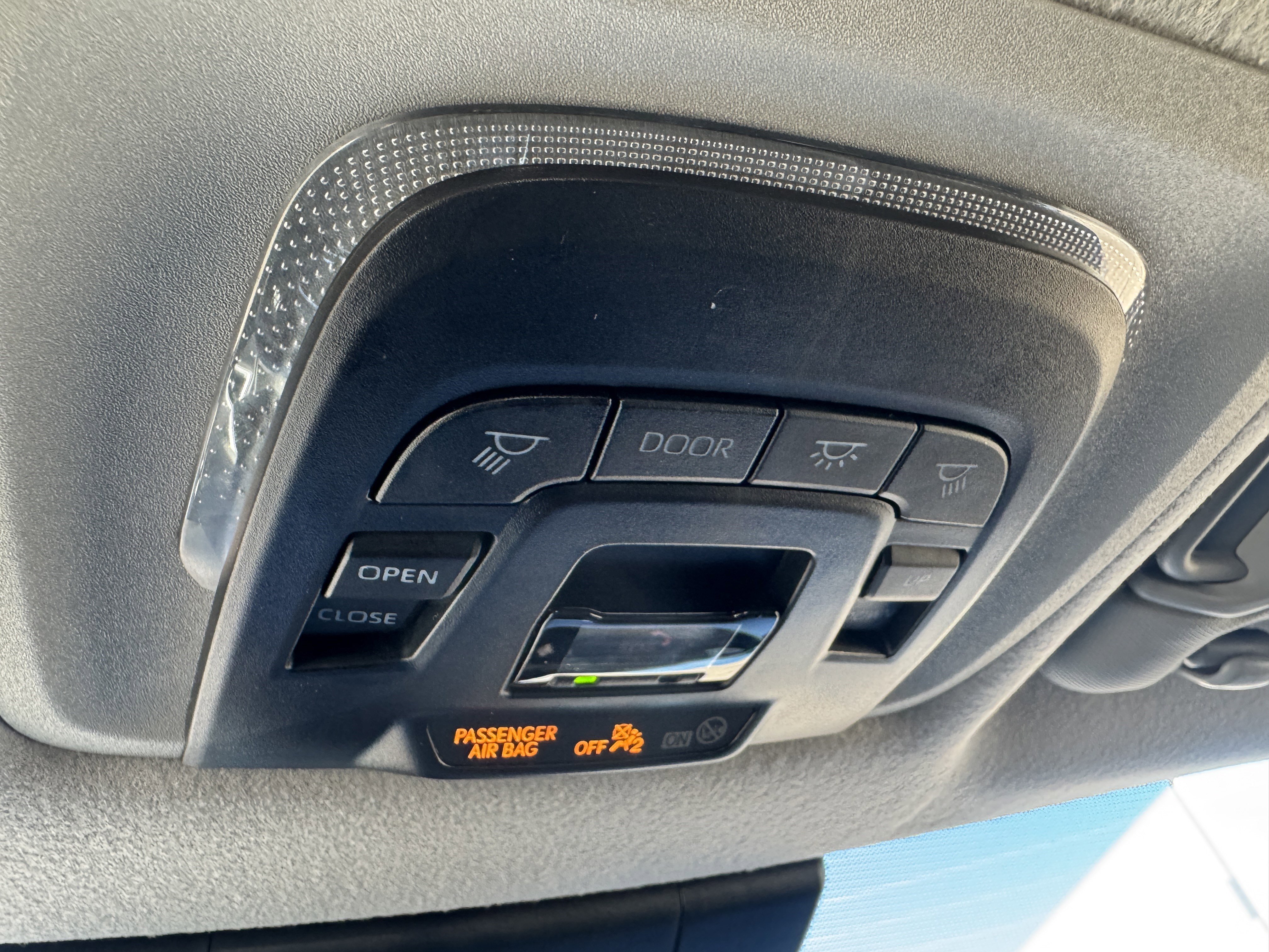 Used 2024 Toyota Corolla Cross XLE image 33