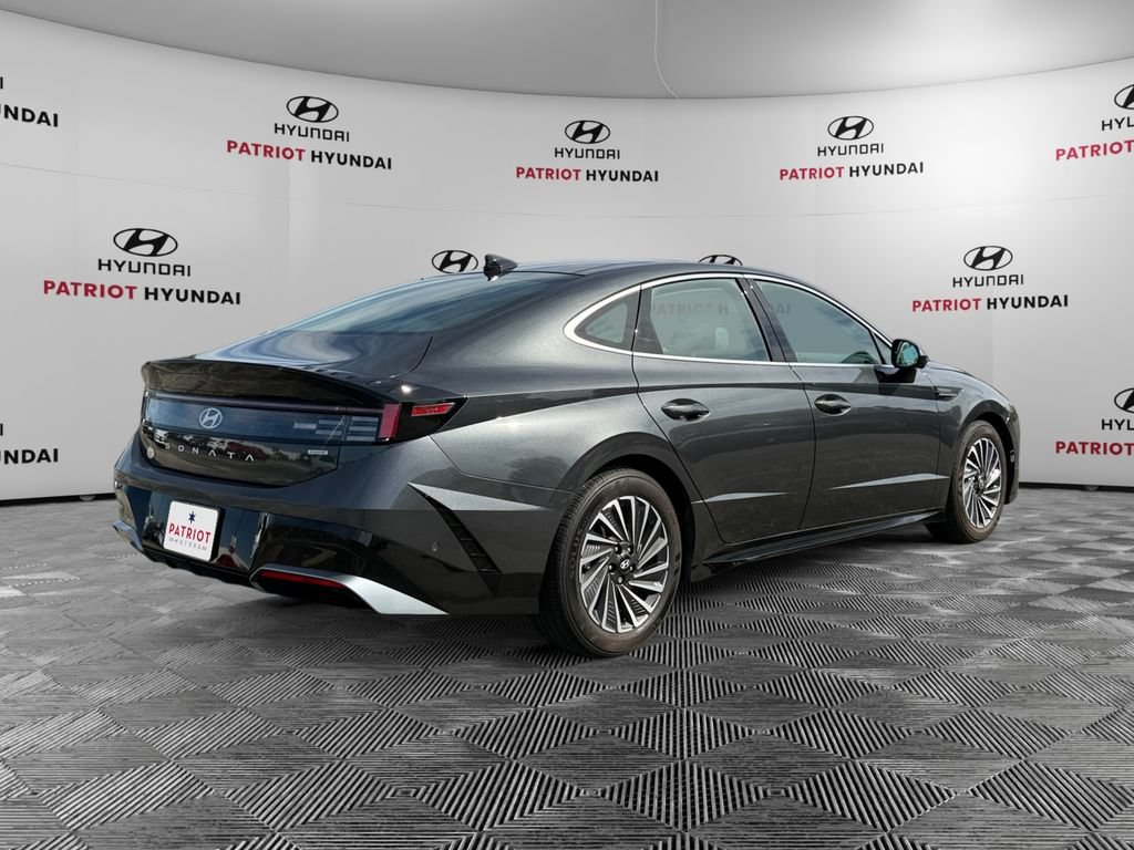 Certified 2025 Hyundai Sonata Limited FWD image 3