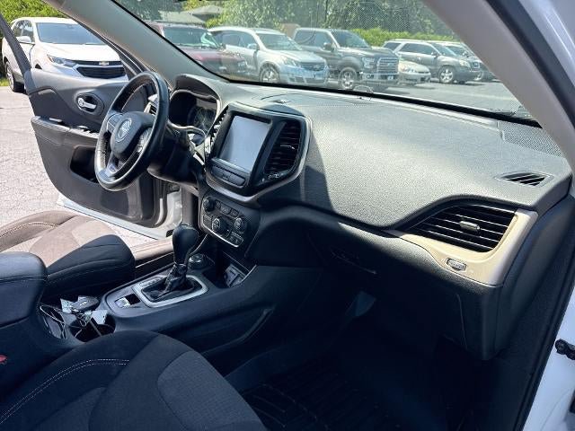 Used 2016 Jeep Cherokee Latitude w/ Comfort/Convenience Group AWD/4WD image 27