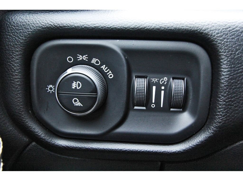 Used 2025 RAM 2500 Laramie AWD/4WD image 18