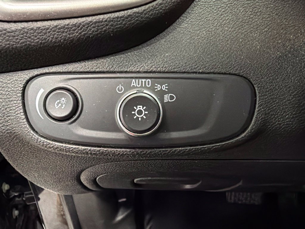 Used 2019 Chevrolet Trax LT w/ LT Convenience Package AWD/4WD image 14