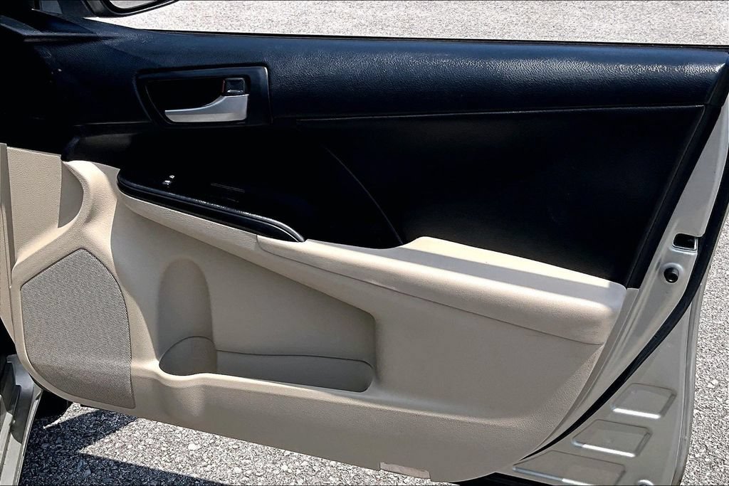 Used 2014 Toyota Camry LE FWD image 23
