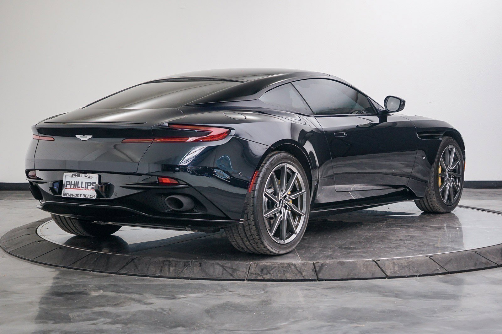 Used 2017 Aston Martin DB11 V12 RWD image 11