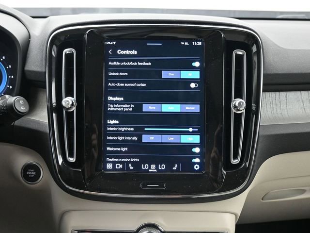 Used 2024 Volvo XC40 B5 Plus w/ Protection Package Premier image 18