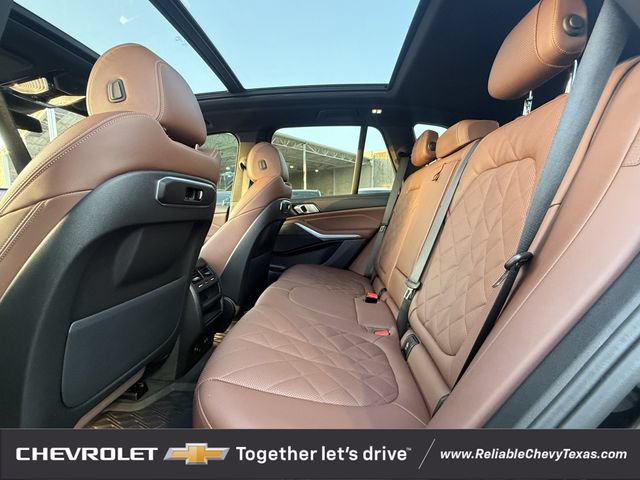 Used 2024 BMW X5 xDrive50e w/ Parking Assistance Package AWD/4WD image 30