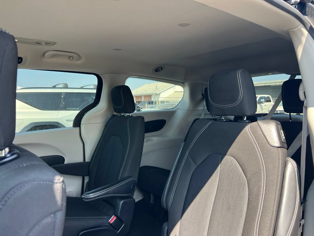 Used 2023 Chrysler Voyager LX FWD image 9