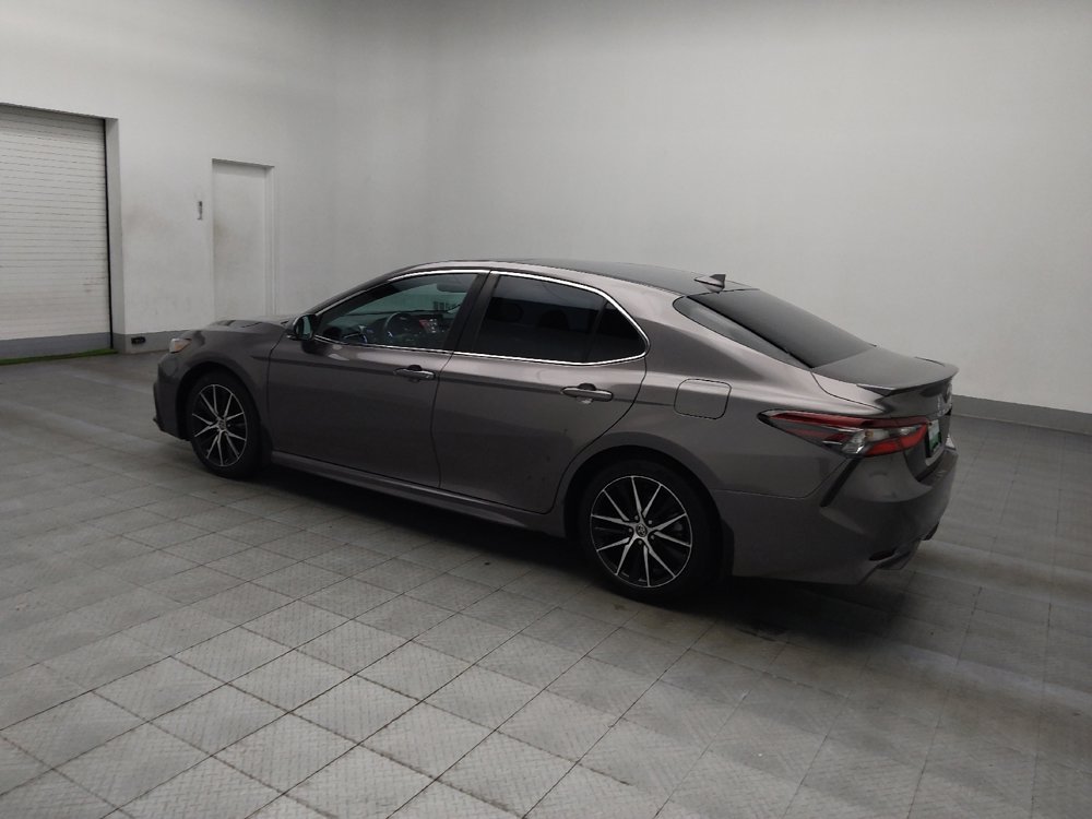 Used 2022 Toyota Camry SE image 3