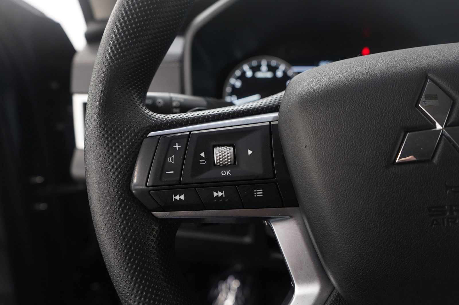 Used 2024 Mitsubishi Outlander ES image 26