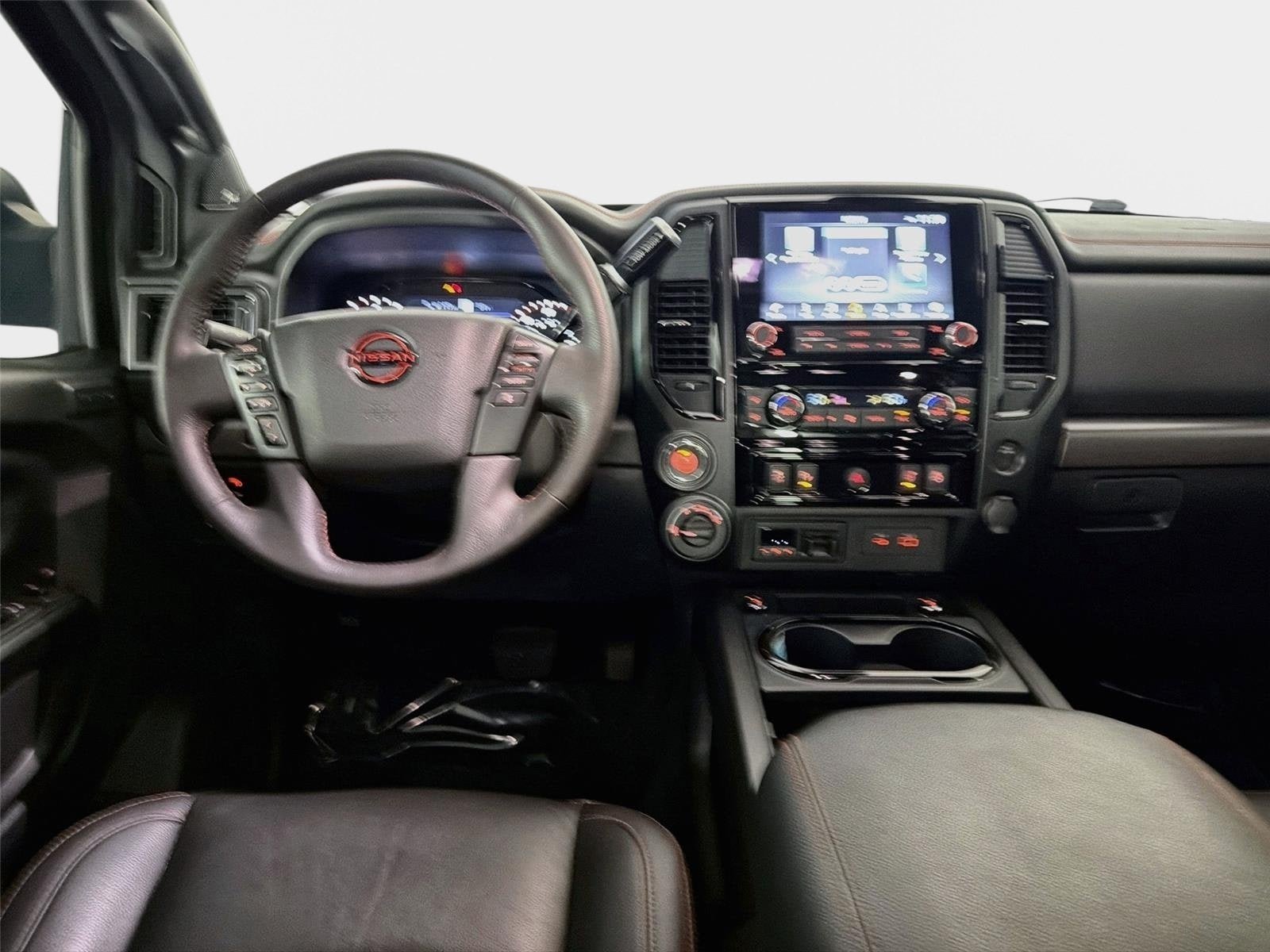 Used 2024 Nissan Titan PRO-4X w/ Pro-4x Convenience Package AWD/4WD image 25