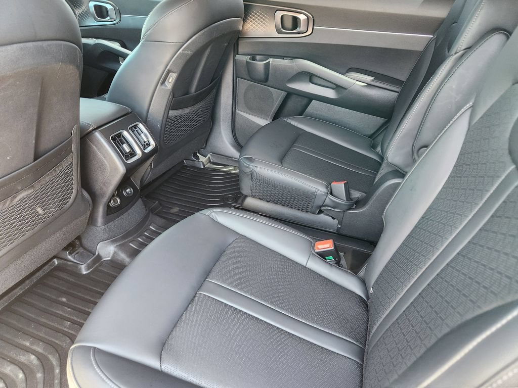 Certified 2023 Kia Sorento EX FWD image 9