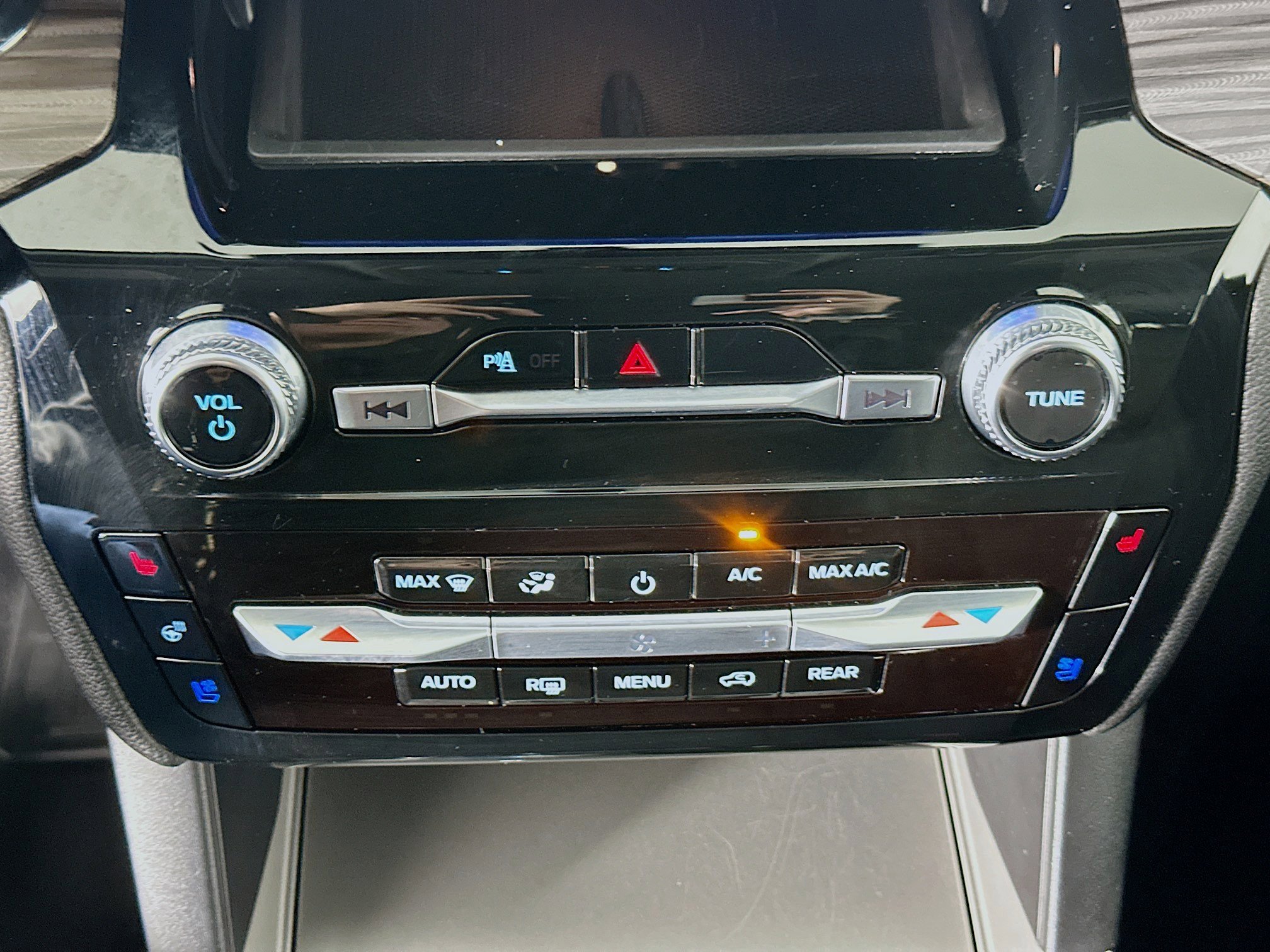 Used 2024 Ford Explorer Limited image 24