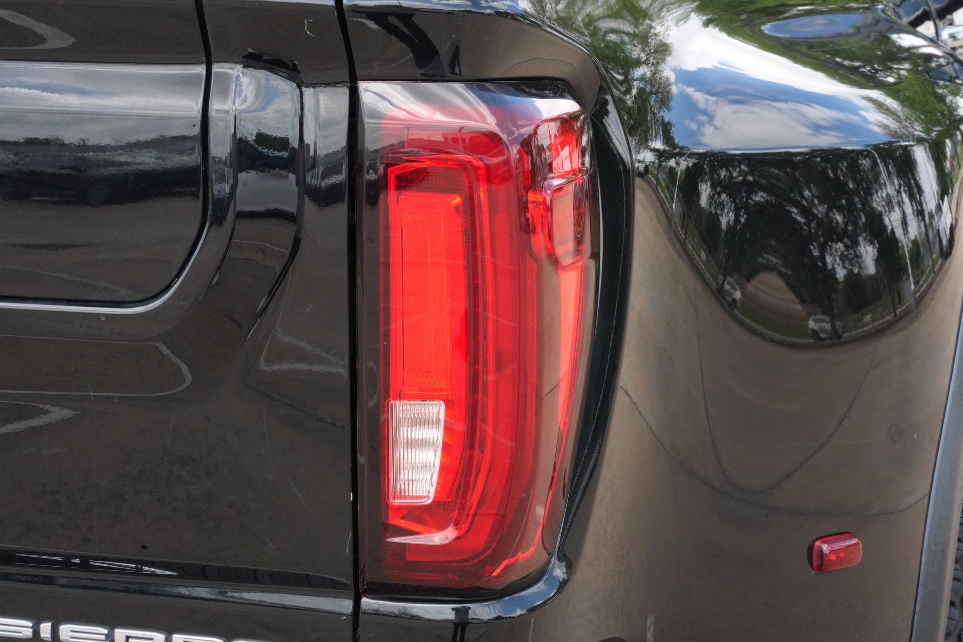 Used 2022 GMC Sierra 3500 Denali w/ Denali Ultimate Package image 17