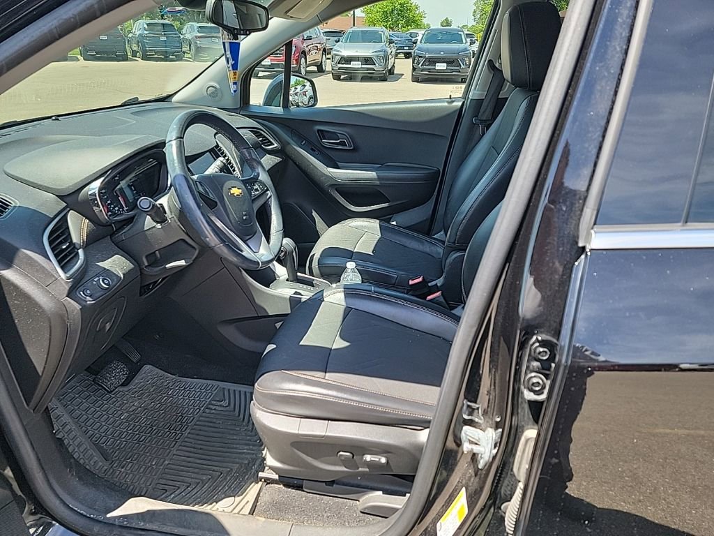Certified 2019 Chevrolet Trax LT w/ LT Convenience Package FWD image 16