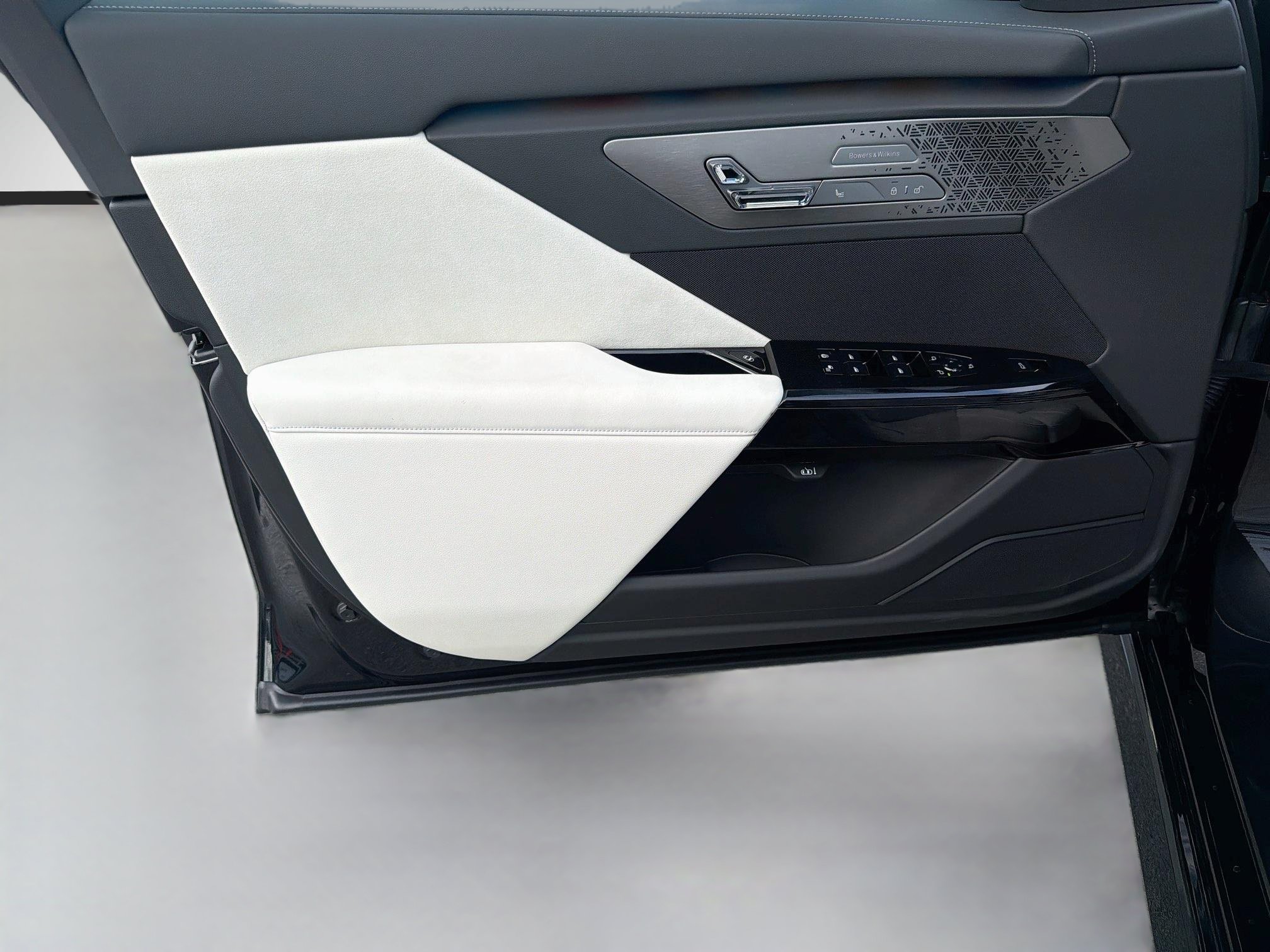 New 2027 BMW 740i w/ Executive Package RWD image 22