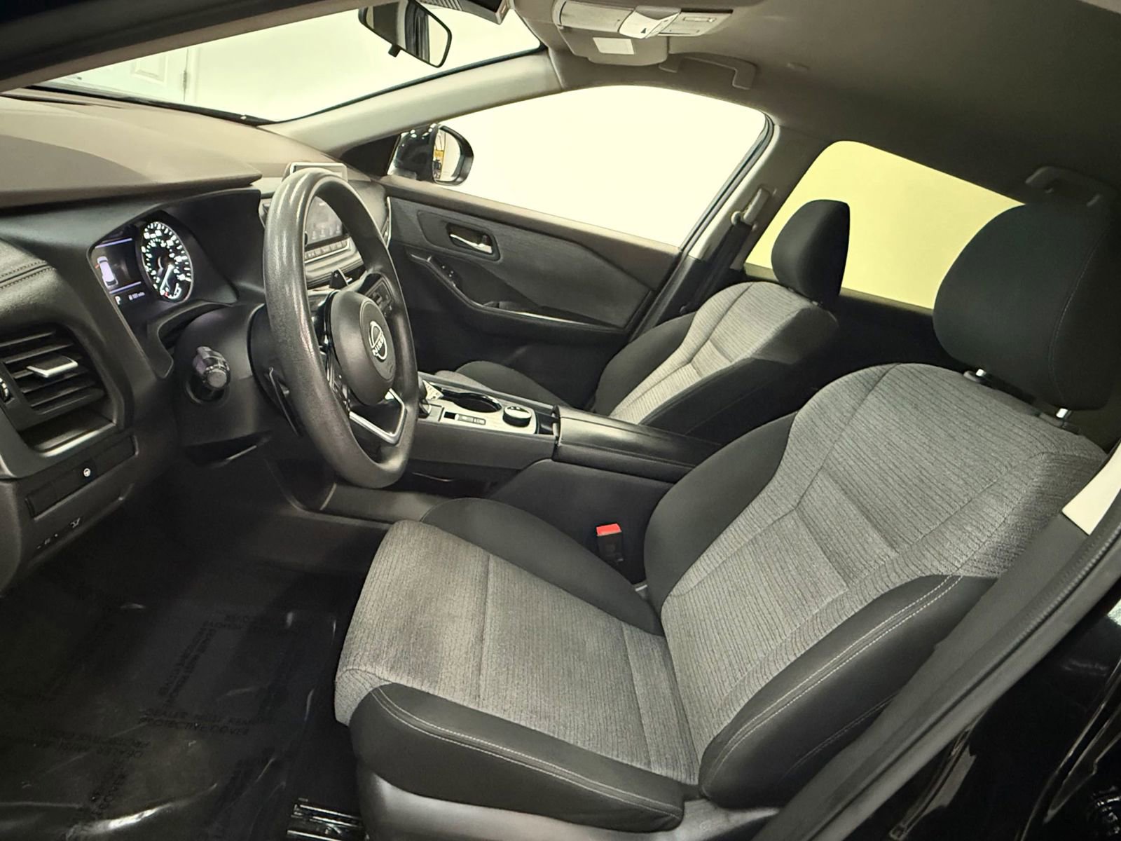 Used 2023 Nissan Rogue SV image 16