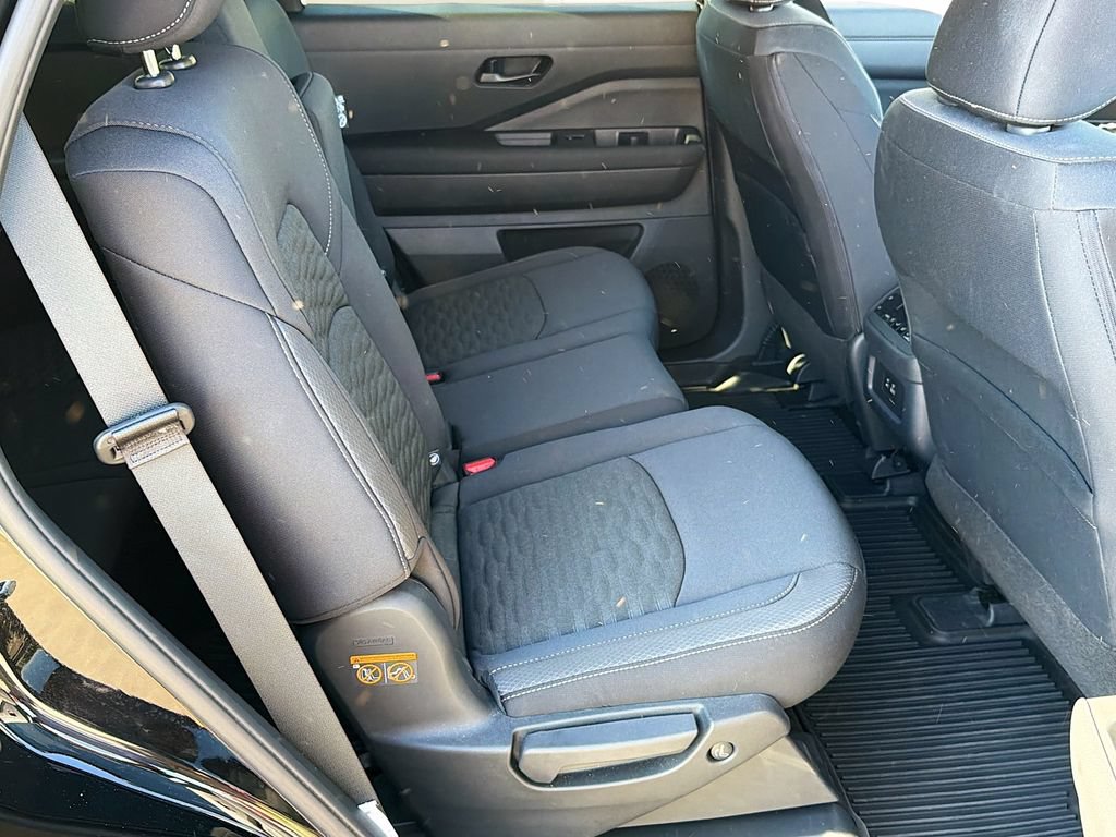 Used 2025 Nissan Pathfinder SV AWD/4WD image 30
