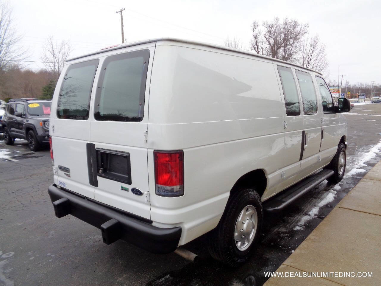 Used 2014 Ford E-250 and Econoline 250 w/ Power Group RWD image 3