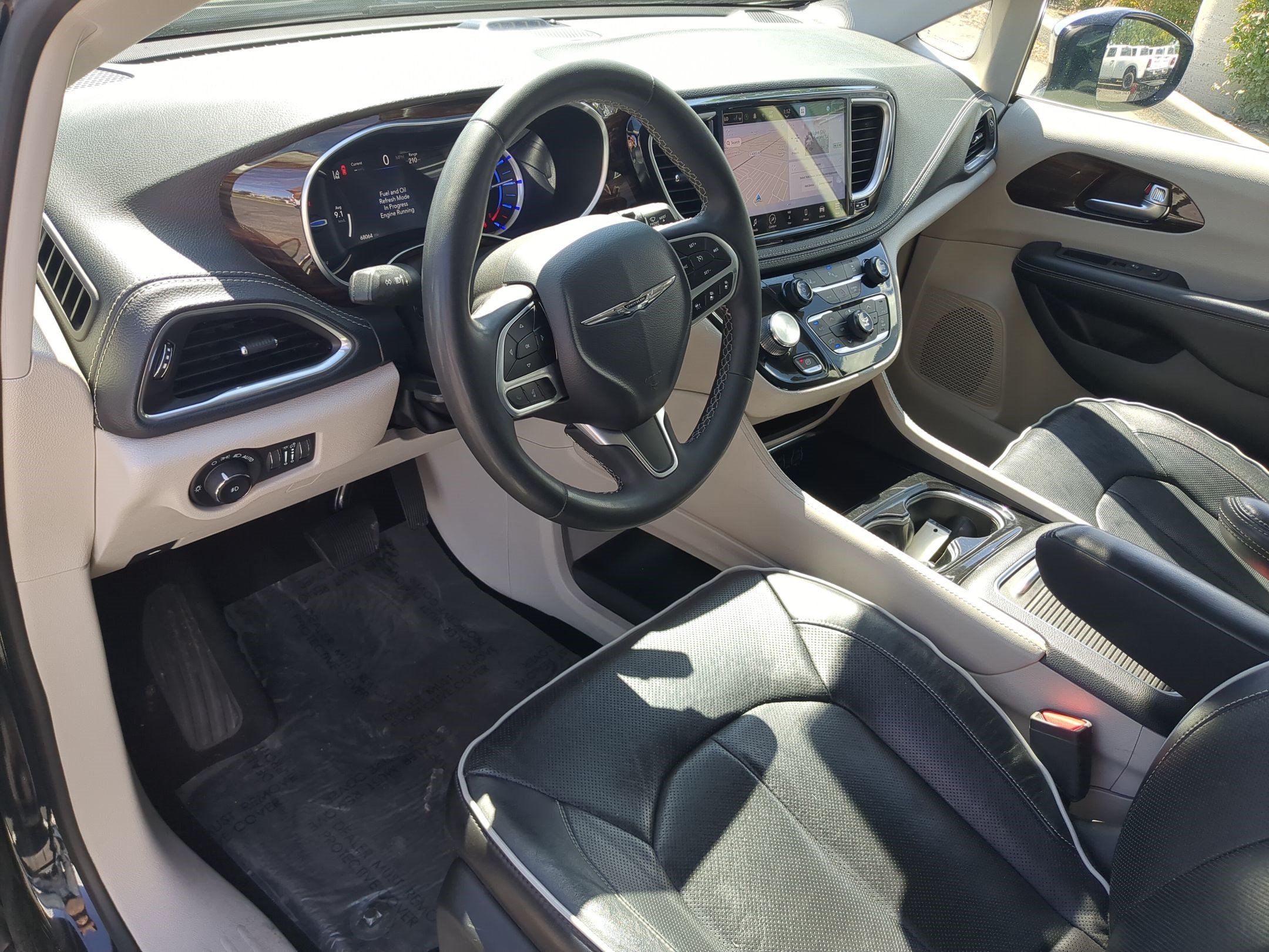 Used 2023 Chrysler Pacifica Limited FWD image 16