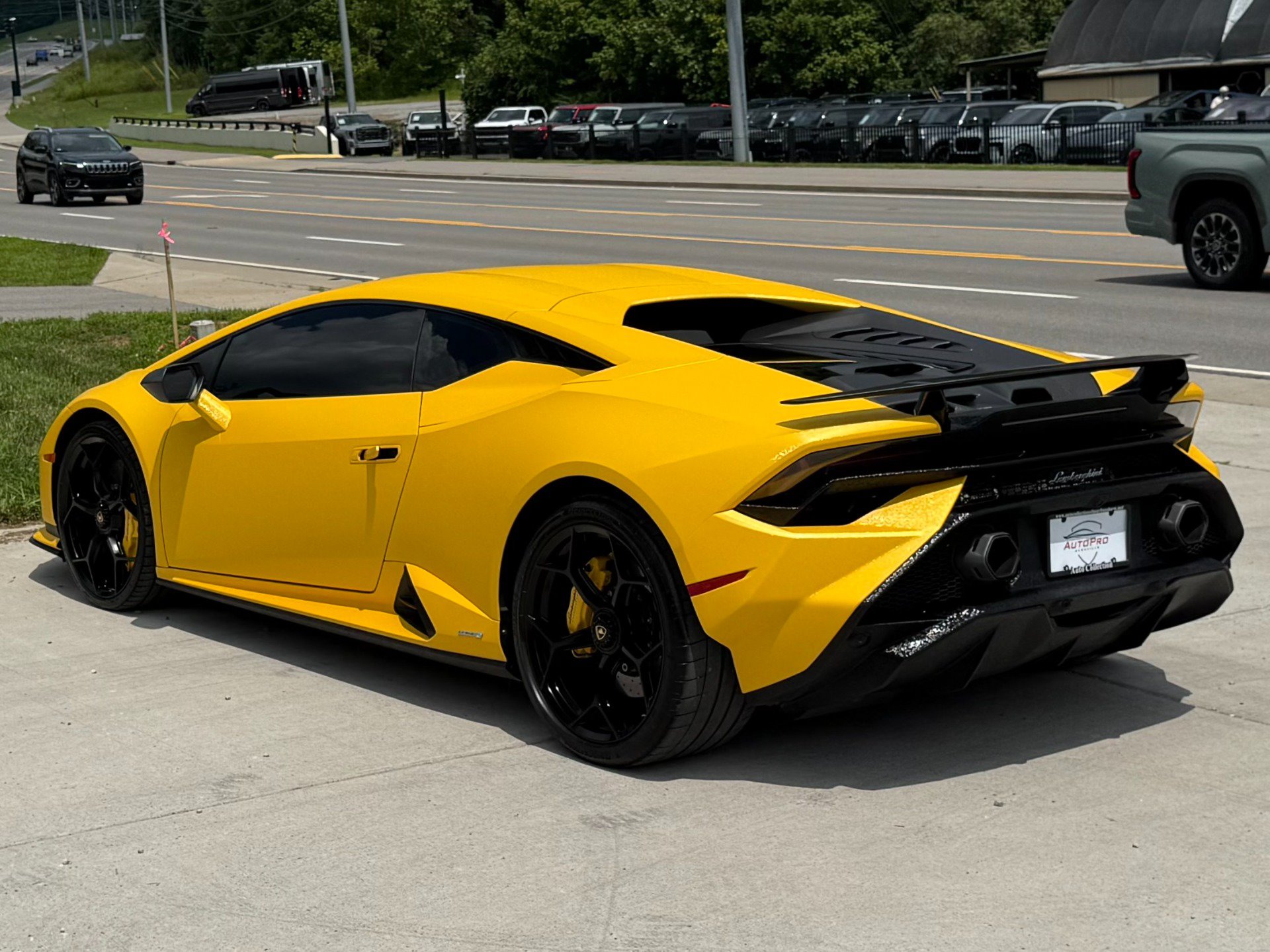 Used 2024 Lamborghini Huracan Tecnica RWD image 4