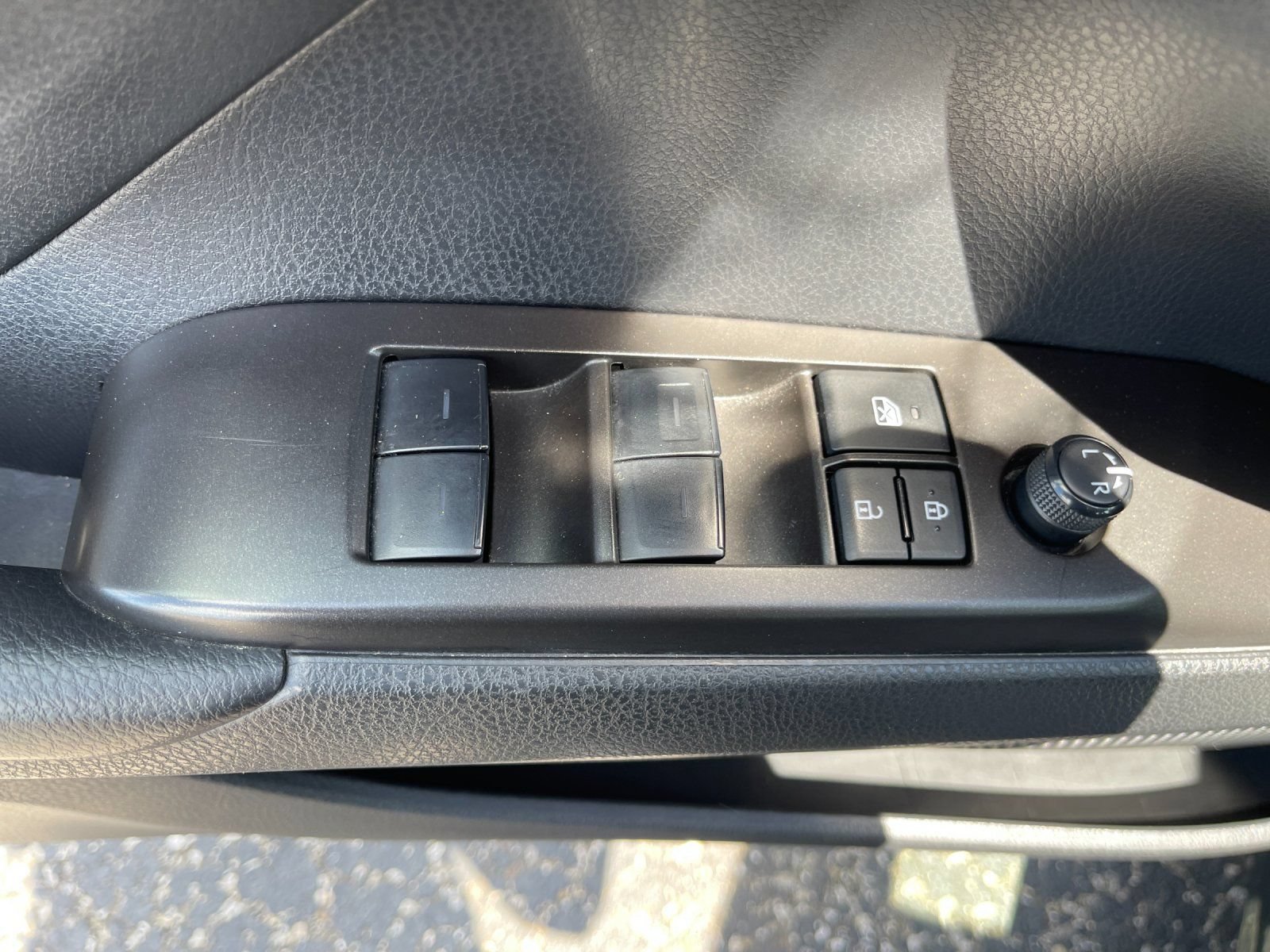 Used 2023 Toyota Camry SE FWD image 12
