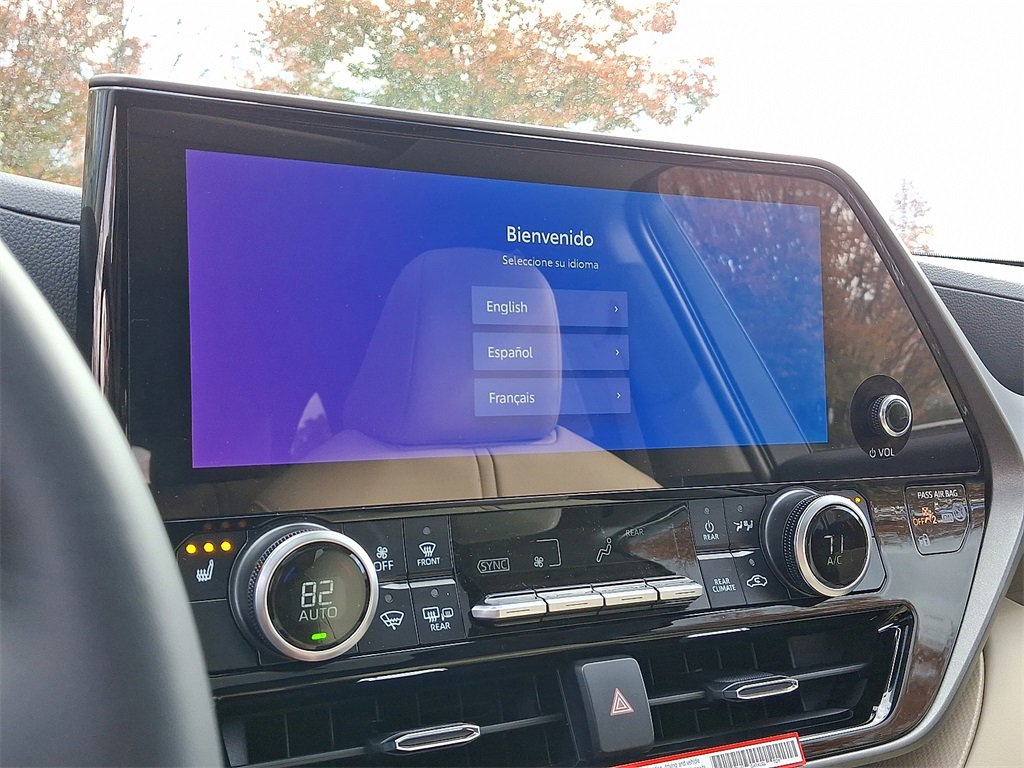 New 2025 Toyota Highlander XLE image 11