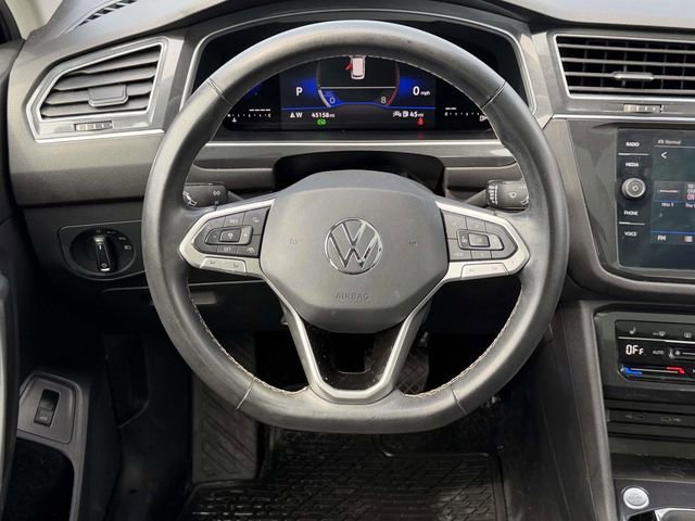 Used 2022 Volkswagen Tiguan SE w/ Panoramic Sunroof Package AWD/4WD image 12