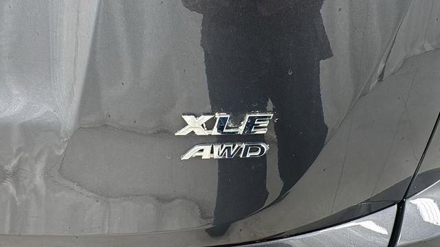 Used 2018 Toyota RAV4 XLE image 37